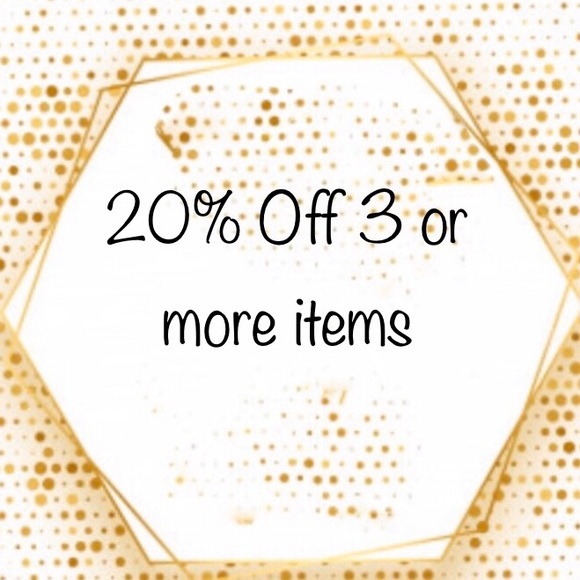 ✨ Silver Honeycomb Necklace with Bee Charm ✨ - Picture 4 of 4